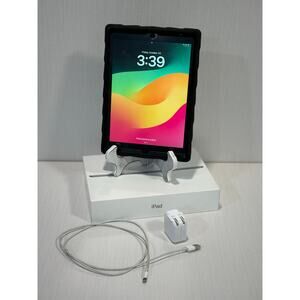 iPad generation 6 WIFI 32gb Apple tablets in box with Gumdrop cases excellent